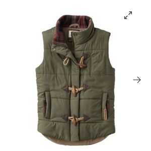 NWOT Legendary Whitetails Women’s SM quilted toggle puffer vest in Army Green 🦌